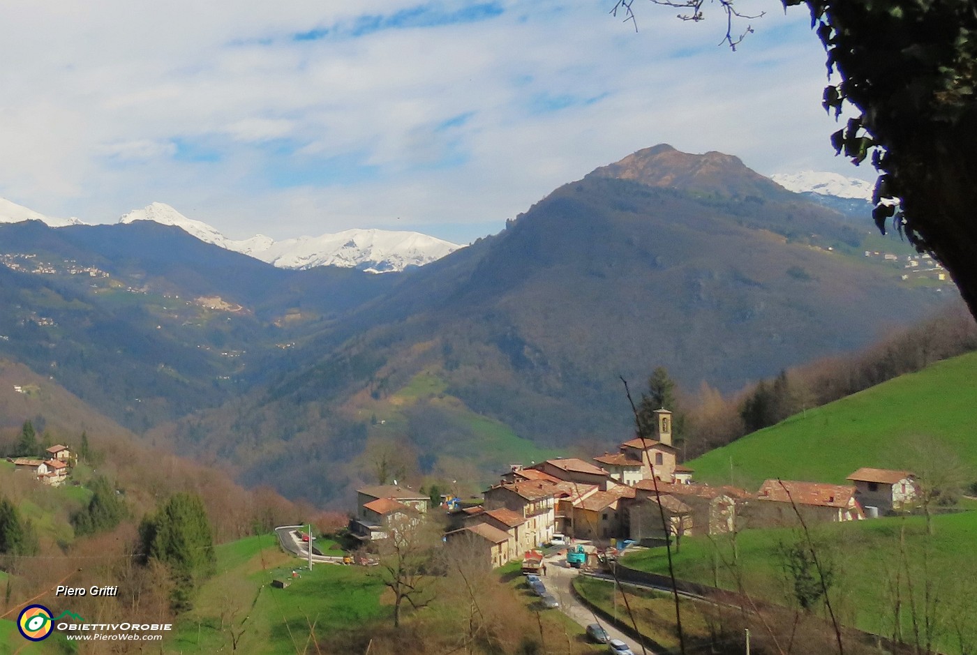 09 Partenza da Alino (687 m), piccolo  borgo che conserva ancora il  suo antico bell'aspetto originario, .JPG